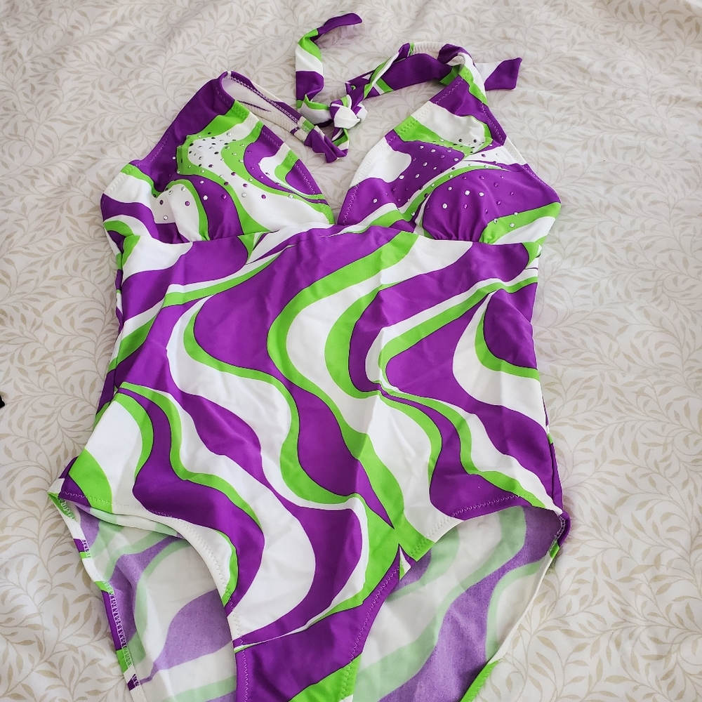 BATHING SUIT, TO BE WORN WITH AN OPEN SKIRT TO THE SIDE.